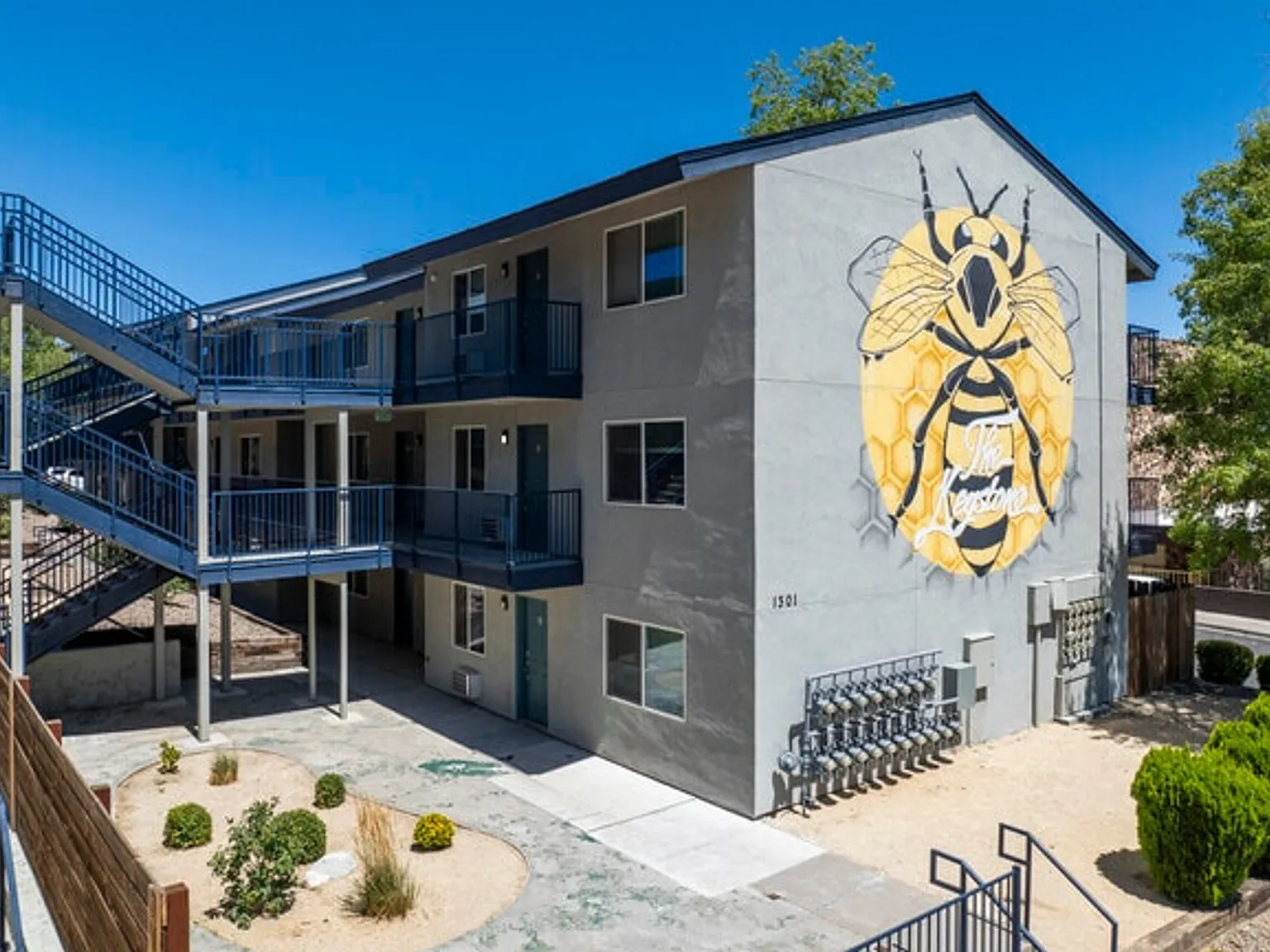 Stardust Apartments — Photo 2