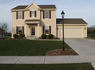 575 Farmstead Dr, Slinger, WI 53086