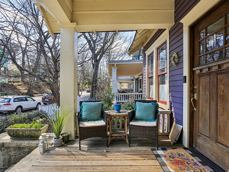 940 Austin Ave NE — Photo 3