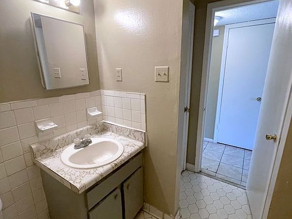 5th image of 3431 Barbwood Dr #0