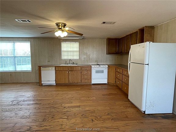 3rd image of 19772 Cole Ln