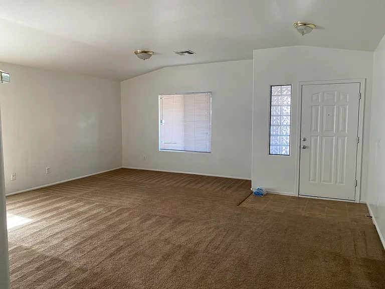 9124 W Heber Rd — Photo 4