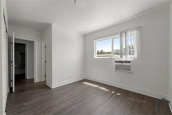 14626 Blythe St #10 — Photo 13