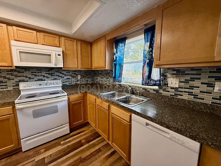 11406 Bedford Oaks Dr — Photo 3