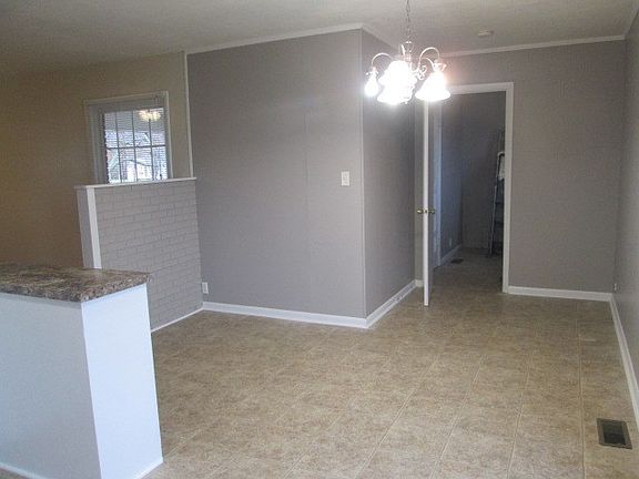 3rd image of 757 Gentry Ln