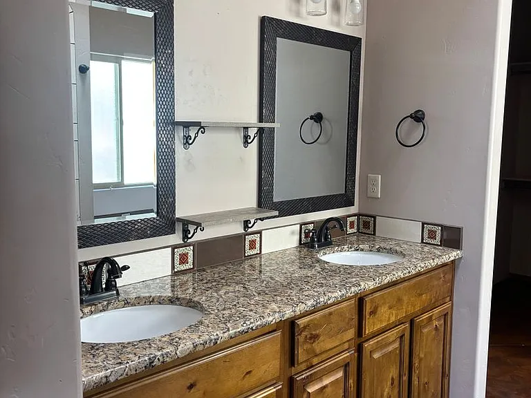 3635 Santa Cecilia Ave — Photo 8