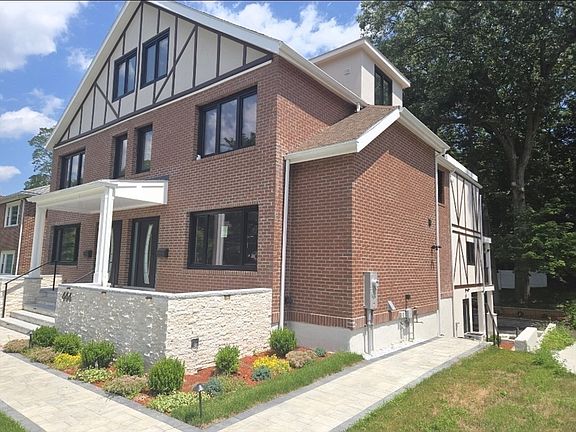 2nd image of 442 Lowell Ave #442