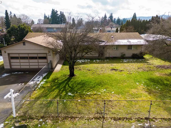 33686 E Columbia Ave, Scappoose, OR 97056