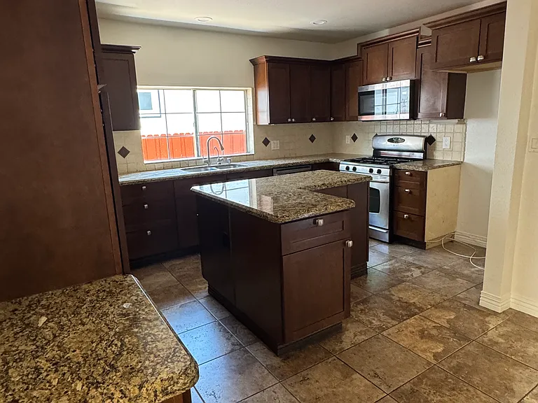 5766 Newcastle Ave — Photo 18
