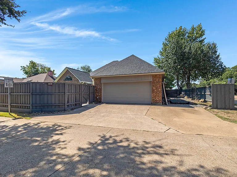 901 Green Brook Dr — Photo 30