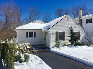 111 Milton Rd, Oak Ridge, NJ 07438