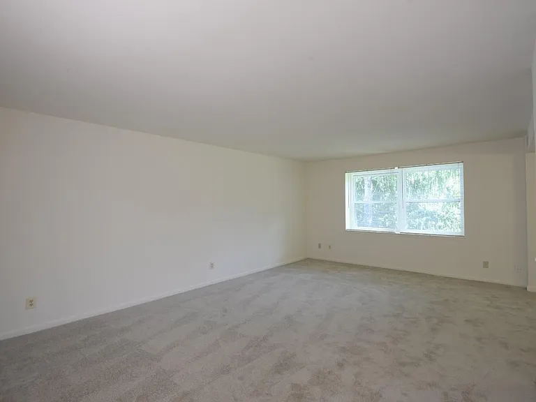 Charlesgate Apartments — Photo 7