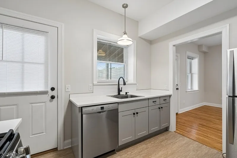1 bed, 1.0 bath, $3,200 — Photo 2