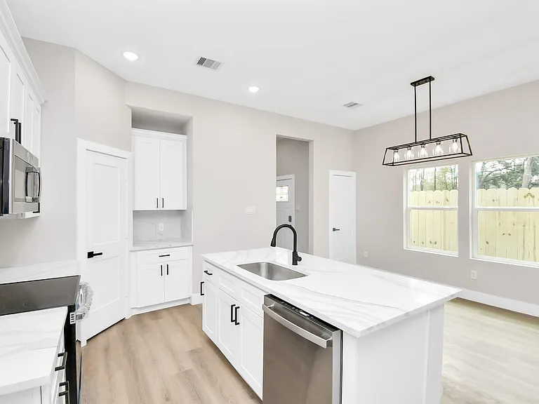 8409 Sunnyhill St — Photo 4
