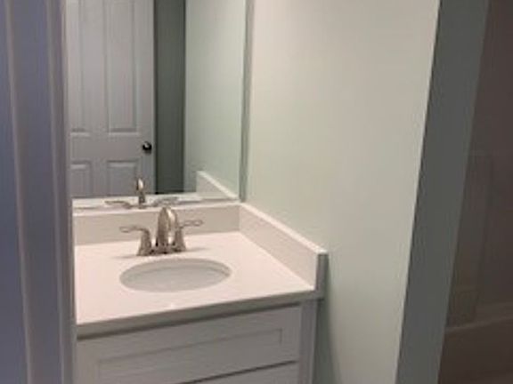 3rd image of 1608 W Cary St #A