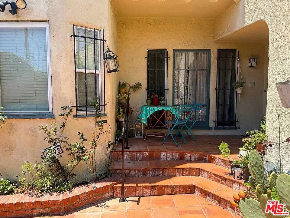 2 bed, 1.0 bath, 1165 sqft, $3,500 — Photo 3