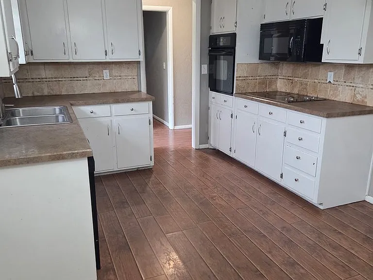 1820 N Flamingo Ln — Photo 2