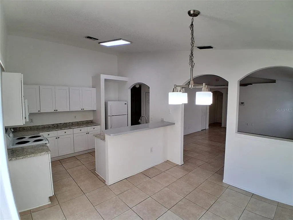 3 bed, 2.0 bath, 1339 sqft, $2,295 — Photo 4