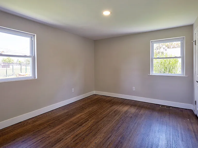 1038 E Mount Pleasant Ave — Photo 14