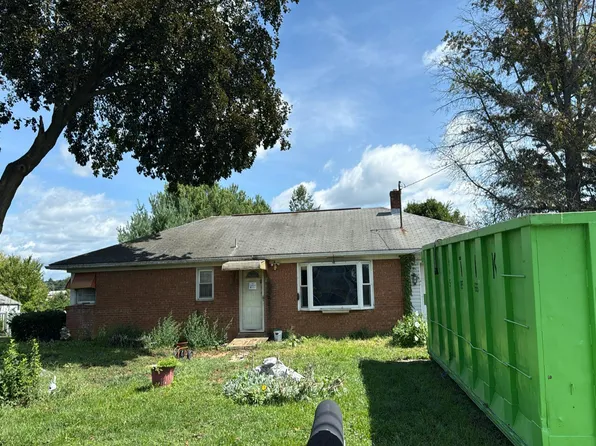 122 Plaza Dr, Palmyra, PA 17078