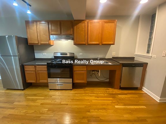 4th image of 6972 N Greenview Ave #G