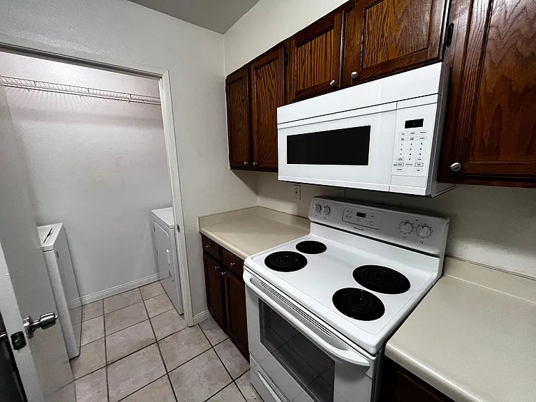 8000 University Ave #402 — Photo 10