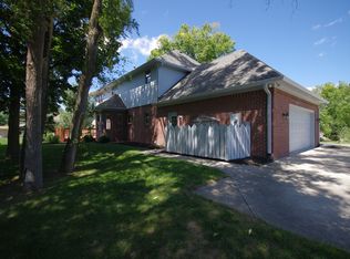 402 Vanhoy Dr, Greenwood, IN
