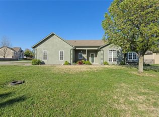 217 SW Ascot Ct, Lees Summit, MO 64082