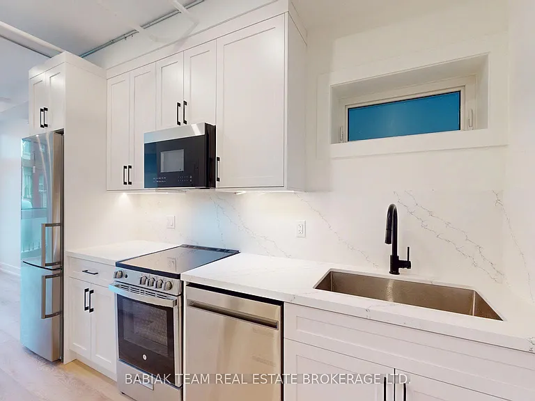 656 Annette St #102 — Photo 12