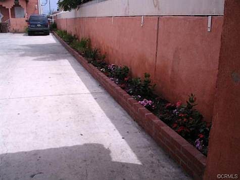 5th image of 1023 W 92nd St