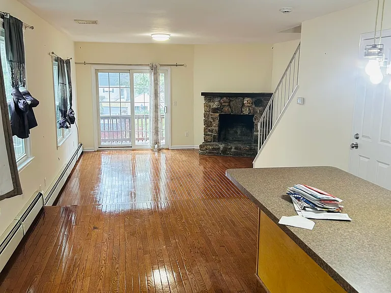 82 Sunrise Ave #82 — Photo 2