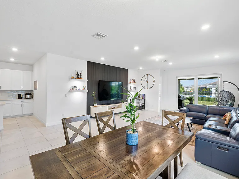 1325 Haywagon Trl — Photo 9