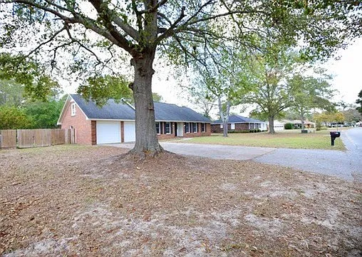 944 Twin Lakes Dr — Photo 2