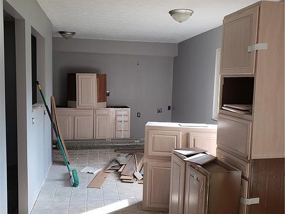 3rd image of 738 Briddlewood St
