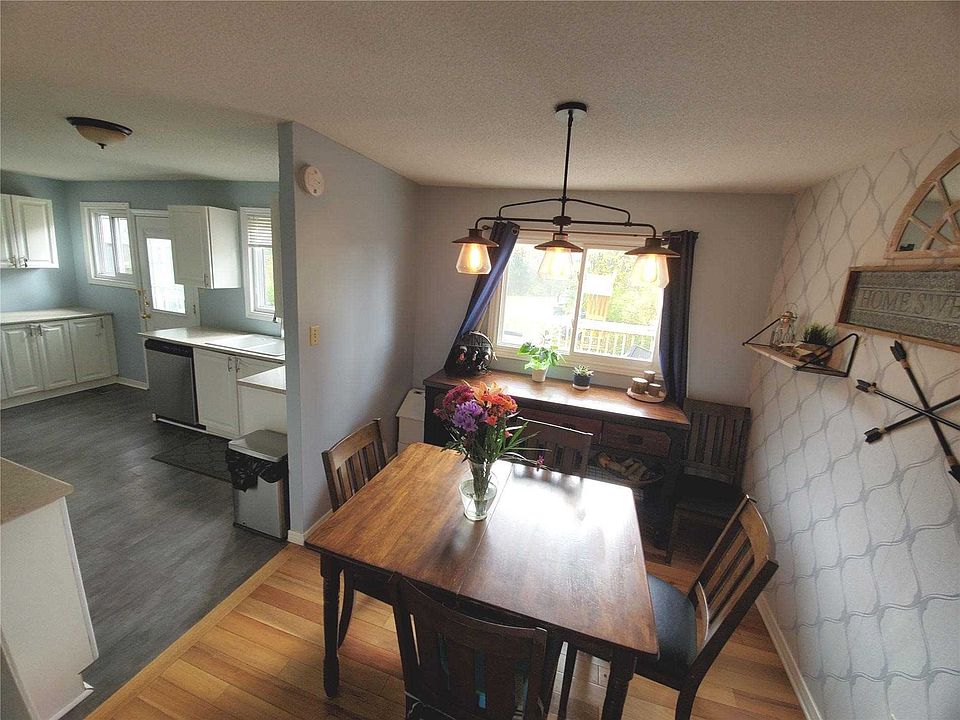 2nd image of 208 Park St