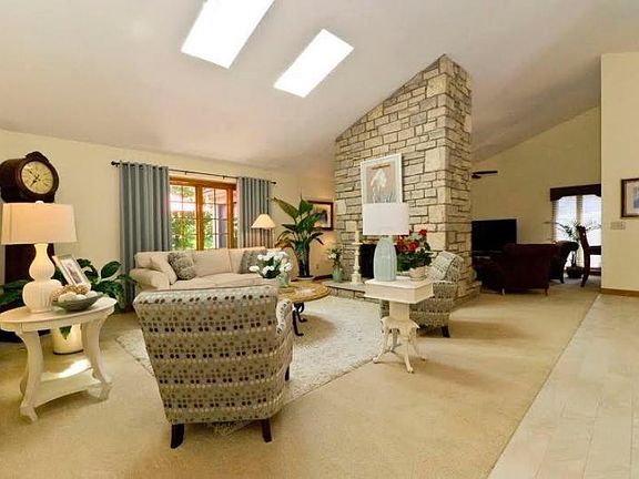 4th image of 1084 Denman Ct
