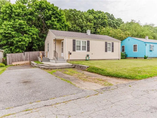 74 Hambly Rd, Tiverton, RI 02878