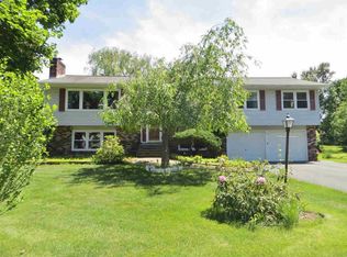 90 Round Hill Rd, Poughkeepsie, NY 12603