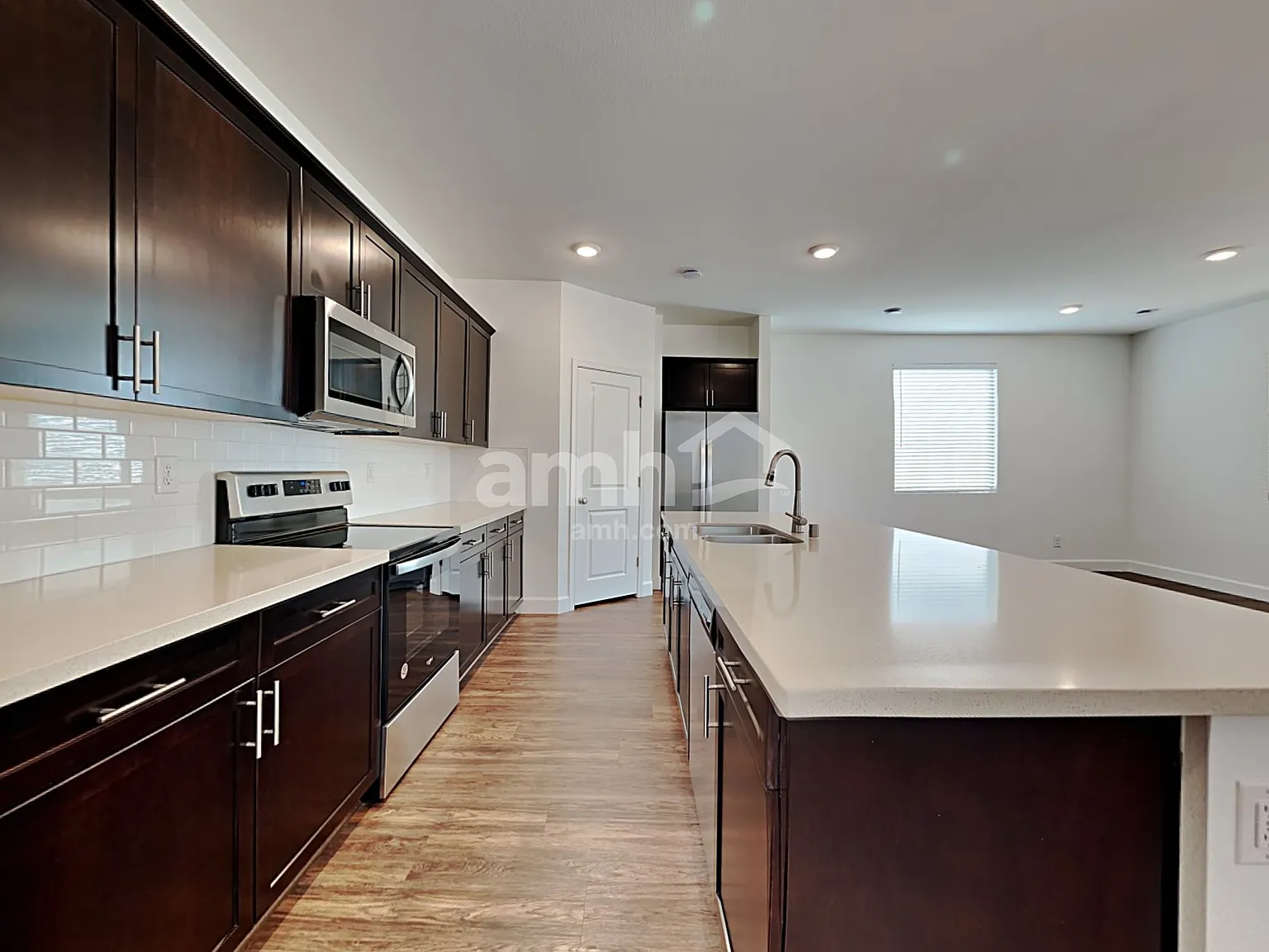 5 bed, 3.0 bath, 2407 sqft, $2,620 — Photo 3
