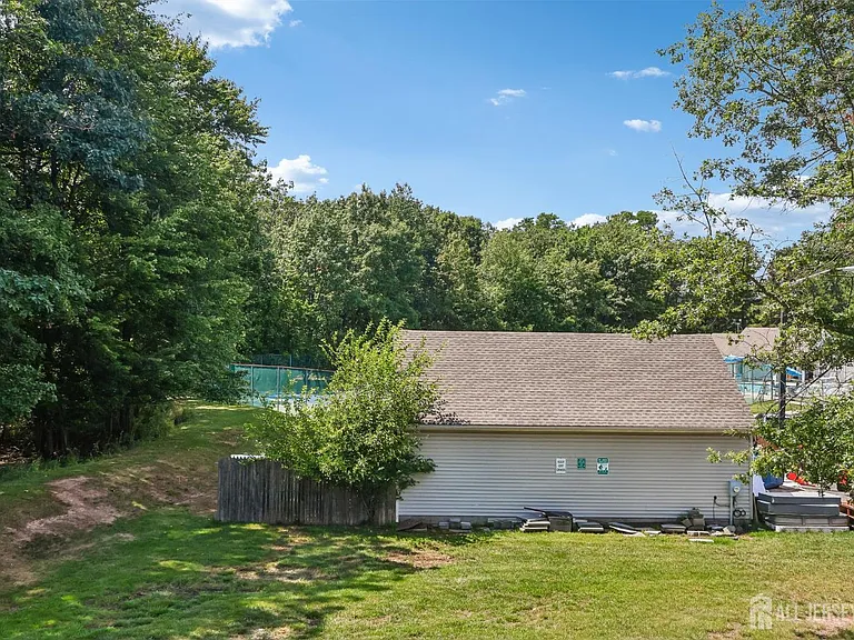4 Chelsea Dr — Photo 17