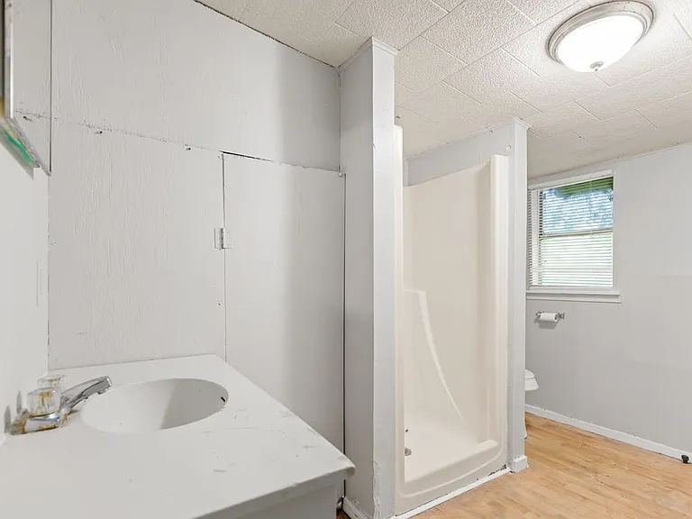 802 W Navasota St — Photo 4