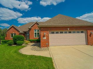 427 Meadow Ridge Dr, Schererville, IN 46375