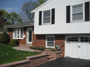 1426 Sandwood Rd, Conshohocken, PA 19428