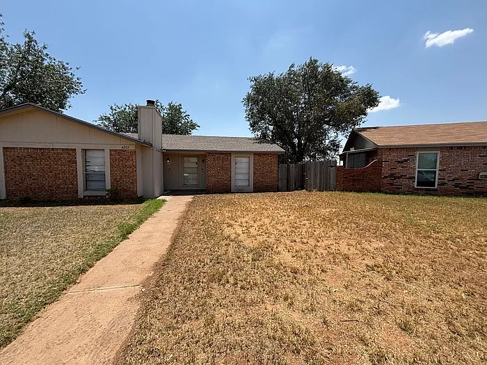 4805 Country Club Dr #B — Photo 2