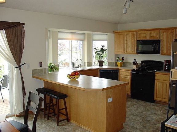 4th image of 1116 S Drummond