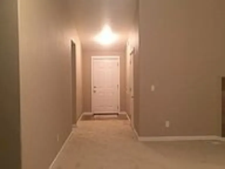 622 Trinity St NE — Photo 8