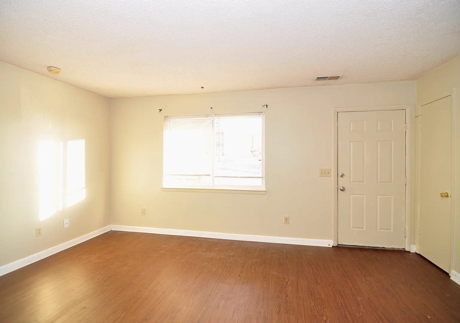 Bonnell 4524 — Photo 2
