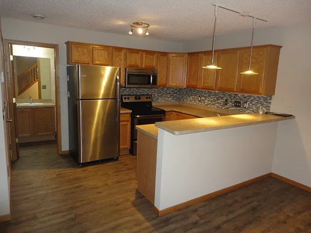 2 bed, 1.5 bath, 1300 sqft, $1,995 — Photo 2