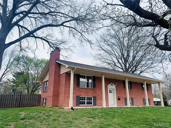 10 Fawnlily Dr, Belleville, IL 62221