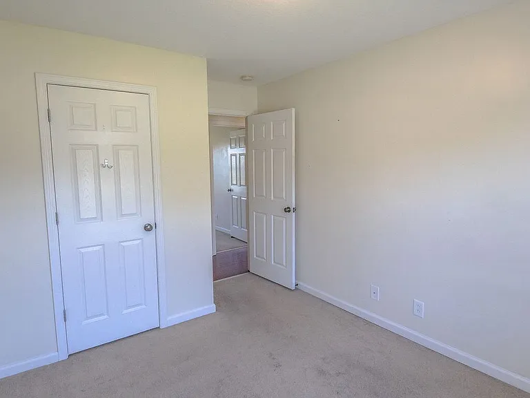 955 Russet Dr — Photo 12